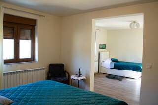 Отель Zvjezdana dolina Garni hotel Андриевица Трехместный номер с ванной комнатой-13